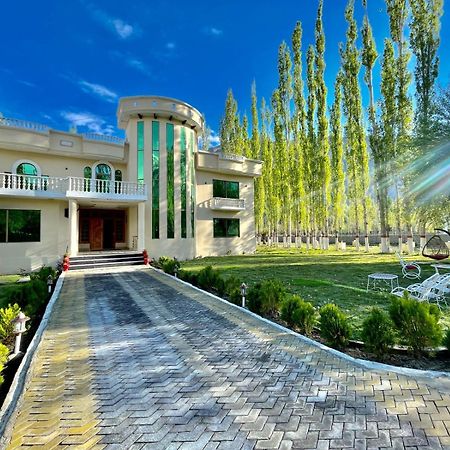 Skardu Saraye Hotel & Resort Exterior photo