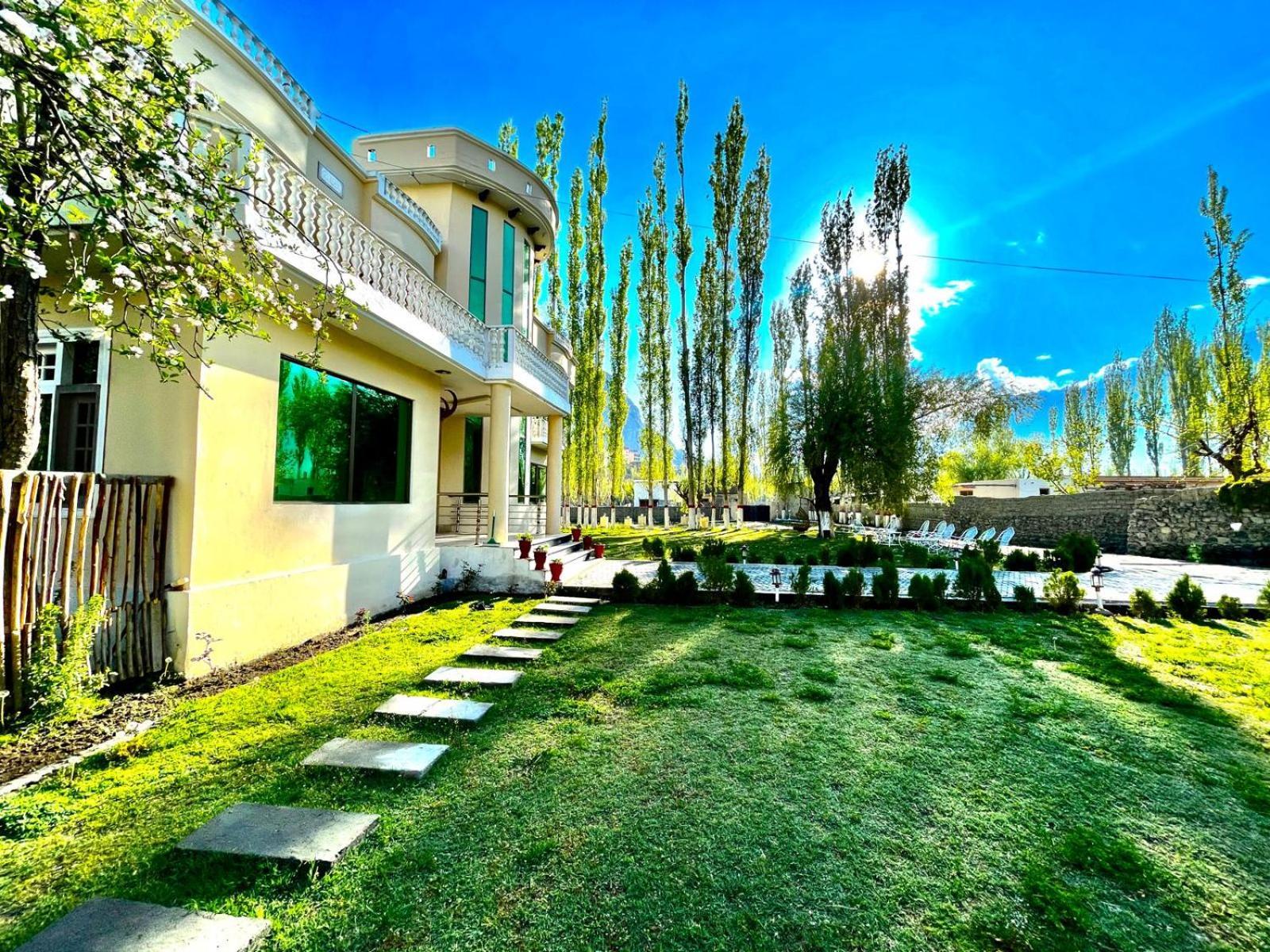 Skardu Saraye Hotel & Resort Exterior photo