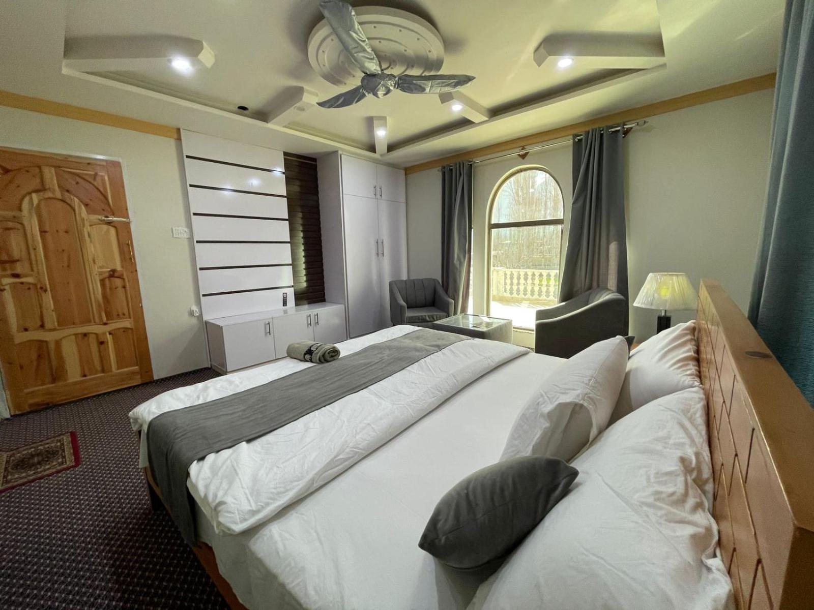 Skardu Saraye Hotel & Resort Exterior photo